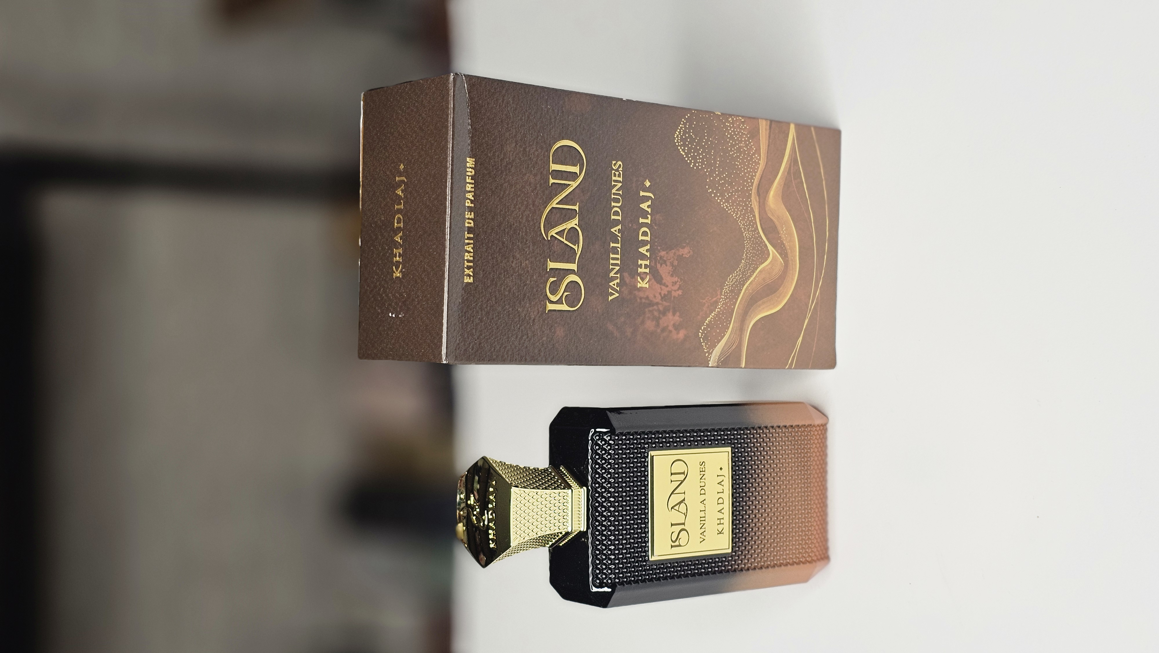 عطر 100 میل خدلج مدل ایلند دریم اکستریت د پارفوم رایحه لویی ویتون سیمفونی نمای ۲